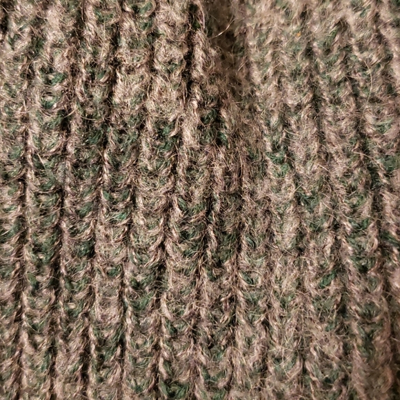 Banana Republic grey/green cable knit sweater. - Picture 4 of 5